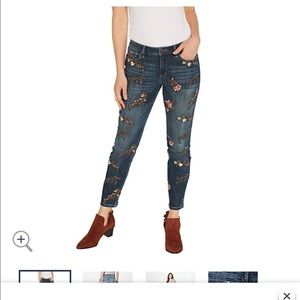 Lauri Felt size 6 embroidered jeans NWT